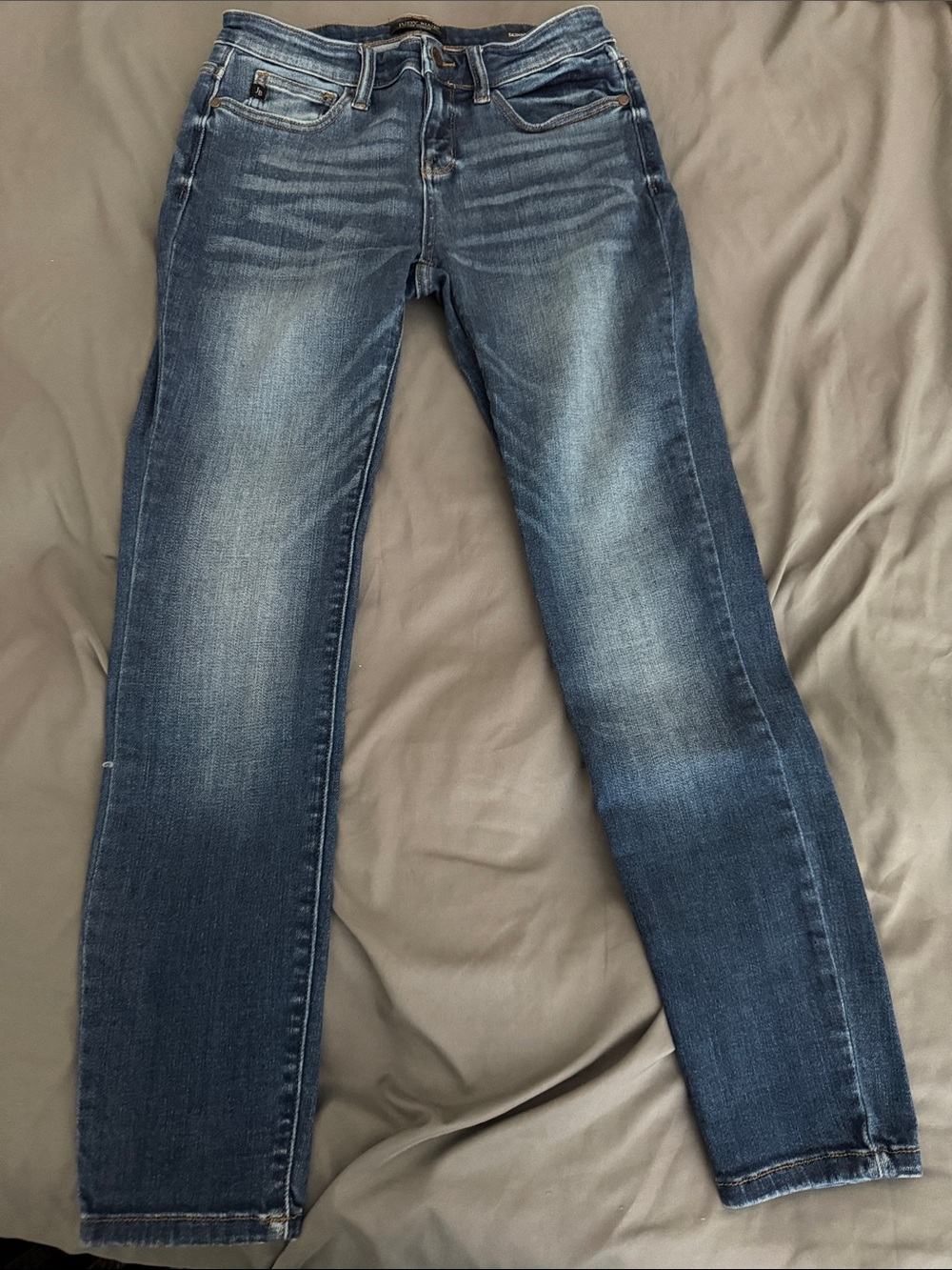 Judy Blue - Women's Mid Wash Skinny Blue Jeans